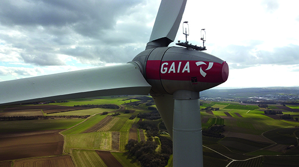 Windkraftanlage mit GAIA Logo